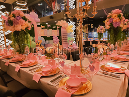Luxe Babyshower Tafelsetting &ndash; Babyland Pink Edition met Goud, Bloemen &amp; Themadecor