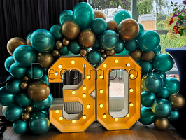 Lichtcijfers met Ballonnenboog Huren &ndash; Luxe Eyecatcher voor Events | DecoImprove