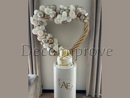 Luxe Ballonnenhart met Gepersonaliseerde Zuil &ndash; Nude &amp; Gold Styling