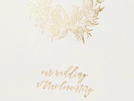 Licht Grijs met Gouden Krans en &#039;Our Wedding, a True Love Story&#039; opdruk Gastenboek