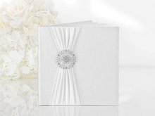 Wit met Grote Zilveren Rozet Decoratie Gastenboek