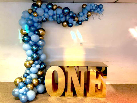 Organic Baby Blauw, Chroom Blauw en Goud Driekwart Ballonnenboog