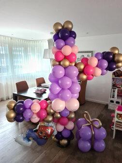 Handstand Zwarte Piet Lila, Roze en Chroom Goud Ballonnenpilaar