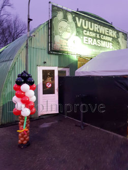 Vuurpijl Rood Wit Spiraal met Zwarte Punt Ballonnenpilaar