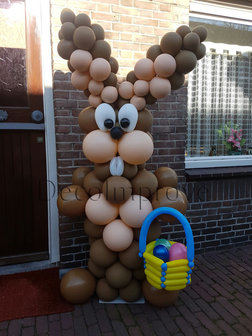 Paashaas met Mandje Ballonnenpilaar