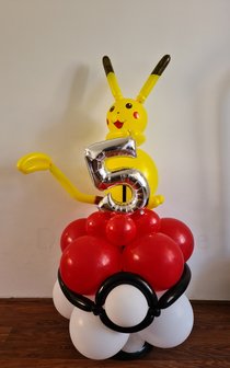 Pokemon Pokeball met Pikachu Ballondecoratie