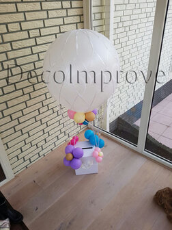 Organic Luchtballon met Enveloppenkist Ballondecoratie