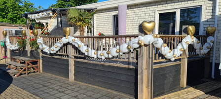 Wit en Chroom Goud met Folie Harten Flexibele Slingers Ballondecoratie Medium per meter