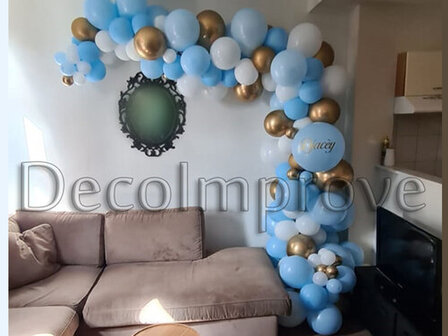 Organic Blauw, Wit, Goud Driekwart Ballonnenboog incl. Gepersonaliseerde Sticker