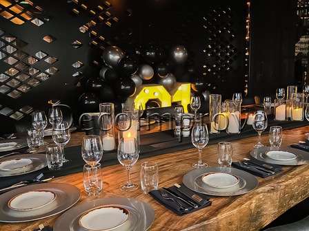 Tafelsetting Standaard Zwart &ndash; Moderne Tafeldecoratie met Strakke Styling