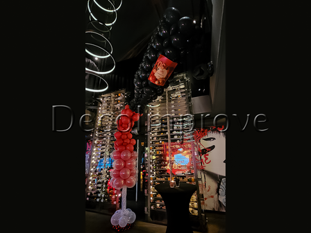 Schenkende fles Rode Wijn Ballondecoratie