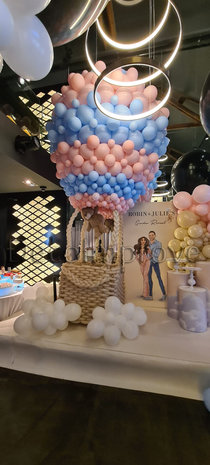 Roze en Blauw Luchtballon met Mand Ballondecoratie