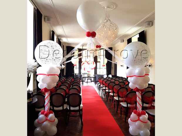 Liefdevol Rood Helium Ballonnenboog Luxe Pilaren