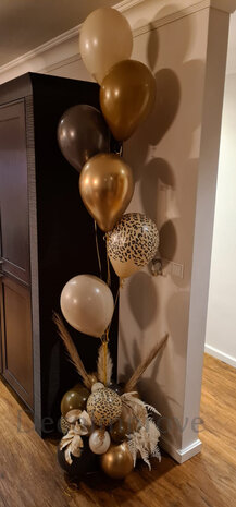A touch of brown helium ballonnentros