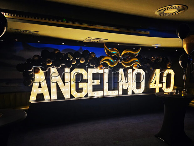 Lichtletters Hout 'Angelmo 40' set van 9 Verhuur