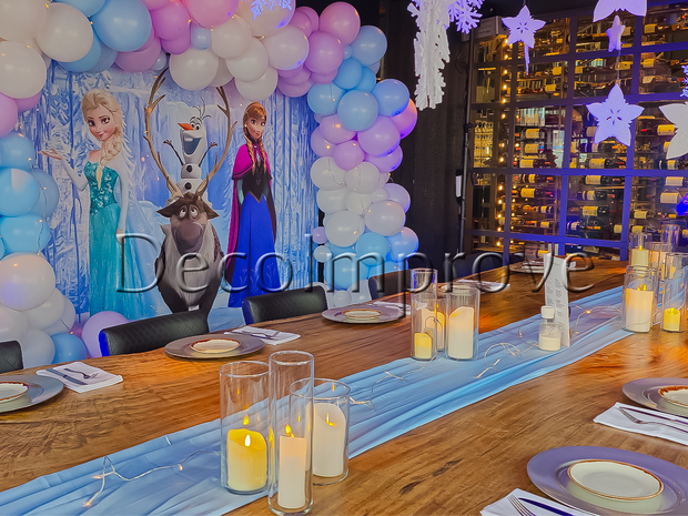 Tafelsetting Standaard  Frozen &ndash; Winter Wonderland Tafelopmaak met Sneeuwvlokken &amp; Licht