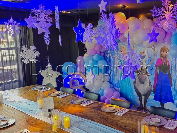 Tafelsetting Standaard  Frozen &ndash; Winter Wonderland Tafelopmaak met Sneeuwvlokken &amp; Licht
