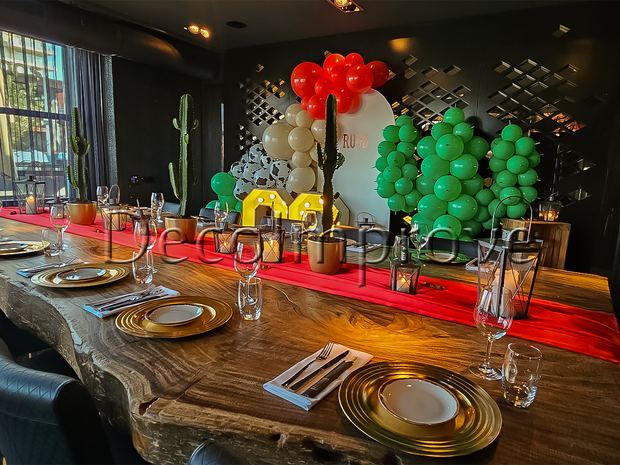 Tafelsetting Medium Western Theme – Een stoere styling met Robuste Lantaarns