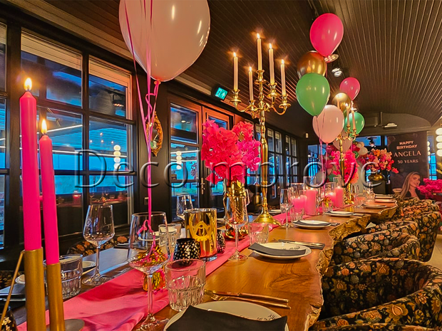 Tafelsetting Medium – Roze & Goud Elegance (met kandelaren & kaarslicht)