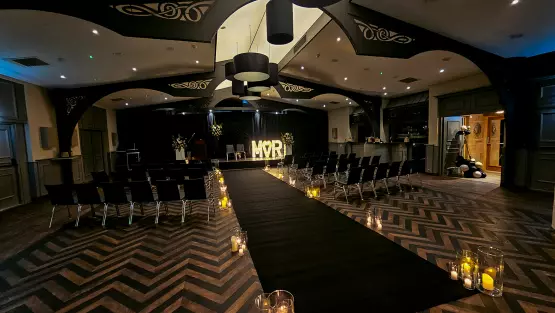 Zwarte glitterloper ceremonie