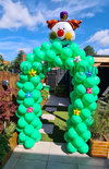 Ballonnenboog Groen met Bloemen en Clown enkeldeurs