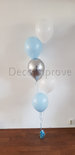 Trosje met 4 Standaard en 1 Chroom Kleur Heliumballonnen Boeket en Folie Ballon Gewicht