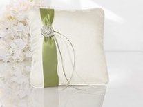 Creme met Groen Lint en Parelaccent Ringen Kussentje
