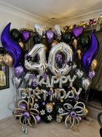 Victoriaanse 'Happy Birthday' Ultra Deluxe Collage Ballonnenpilaar