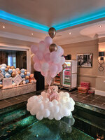 Teddybeer Groot met Chroom Goud, Wit en Pastel Roze Helium Tros Ballonnenboeket op Wolk