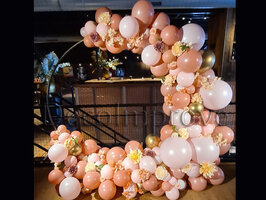 Rosewood, roze met Bloemen Driekwart Organic Cirkel Ballonnenboog