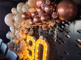 Ballonnenboog Organic Driekwart met Bloemen en Set van 2 Lichtletters