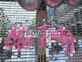 Roze 'Let's Party' Neon Bord