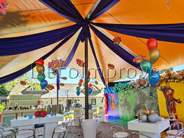 Donkerblauw met "Comic Quote Borden" Plafonddraperie