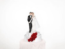 Bruidspaar Wit op Plateau met Diep Rode Rozen Taart Topper 16cm